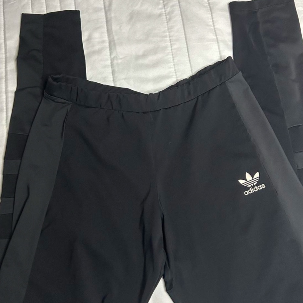 Adidas Leggings perfect for the gym or daily errands size SMALL
